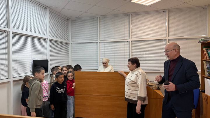 Редакциябезгә кунакка Саба,  Сатыш һәм Юлбат урта мәктәбе укучылары килде