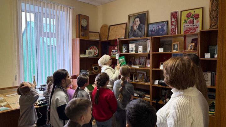 Редакциябезгә кунакка Саба,  Сатыш һәм Юлбат урта мәктәбе укучылары килде