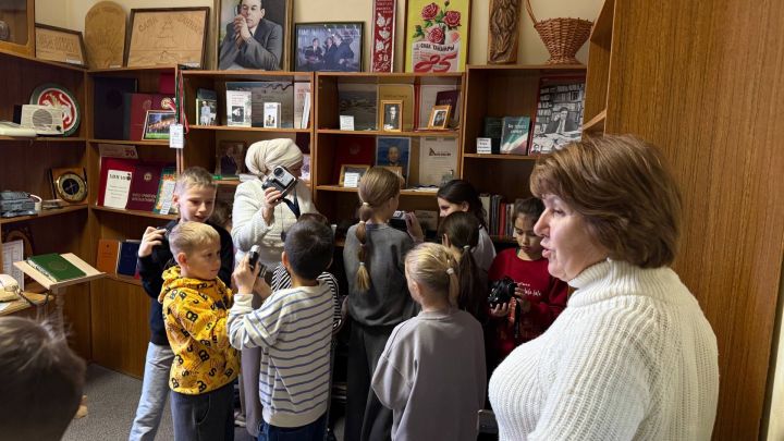 Редакциябезгә кунакка Саба,  Сатыш һәм Юлбат урта мәктәбе укучылары килде