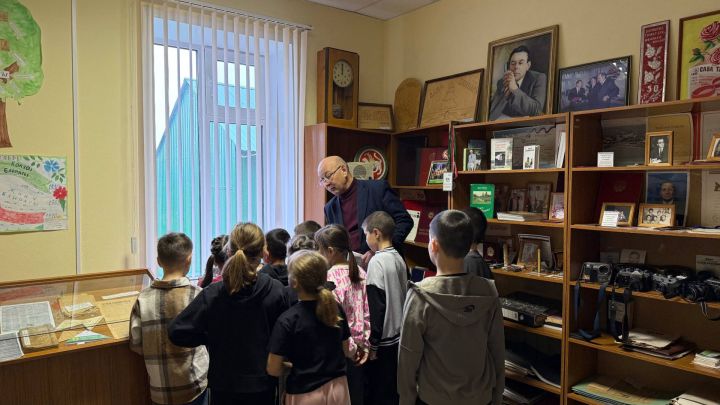 Редакциябезгә кунакка Саба,  Сатыш һәм Юлбат урта мәктәбе укучылары килде