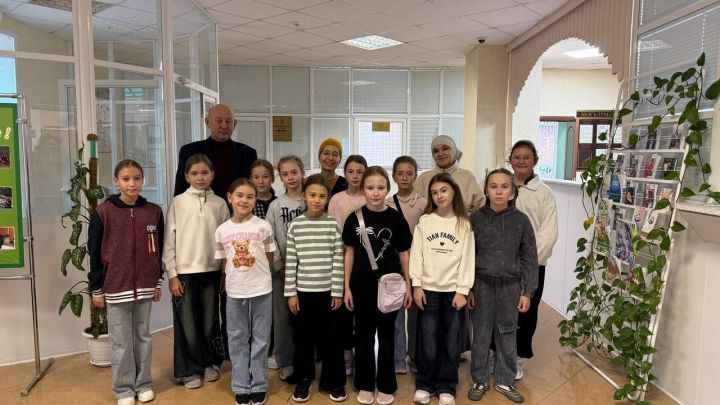 Редакциябезгә кунакка Саба,  Сатыш һәм Юлбат урта мәктәбе укучылары килде