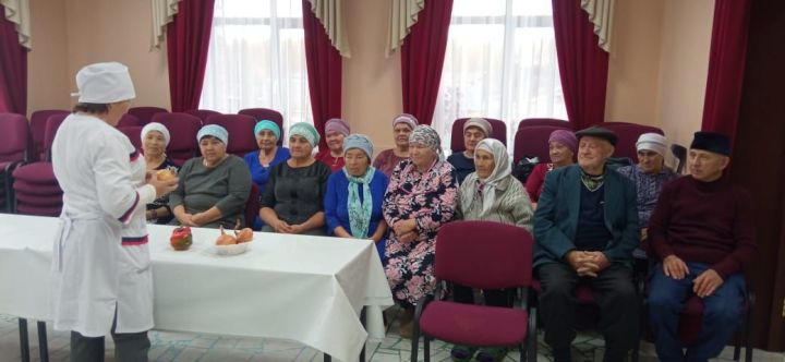 Туктар авылында узган уңыш бәйрәмендә халыкны бәлеш белән сыйладылар