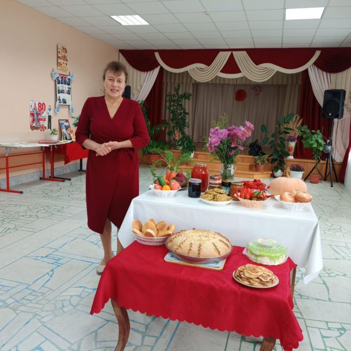 Туктар авылында узган уңыш бәйрәмендә халыкны бәлеш белән сыйладылар