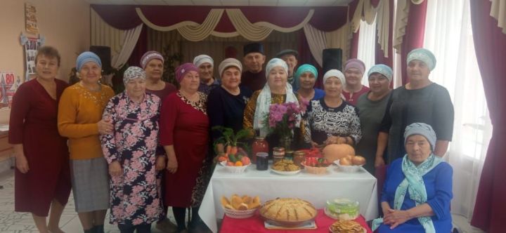 Туктар авылында узган уңыш бәйрәмендә халыкны бәлеш белән сыйладылар