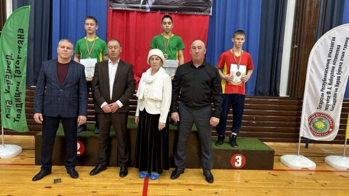 Фәргать Нәбиуллин истәлегенә ачык  көрәш турниры