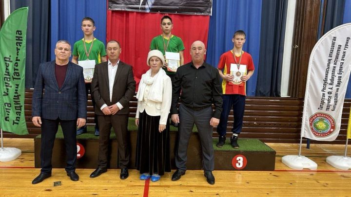 Фәргать Нәбиуллин истәлегенә ачык  көрәш турниры