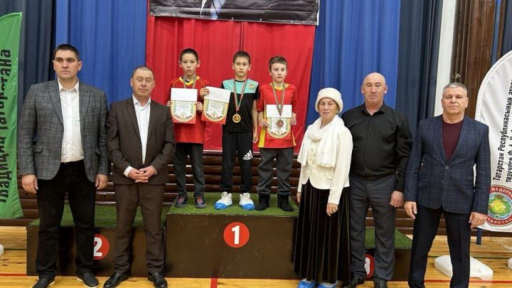 Фәргать Нәбиуллин истәлегенә ачык  көрәш турниры