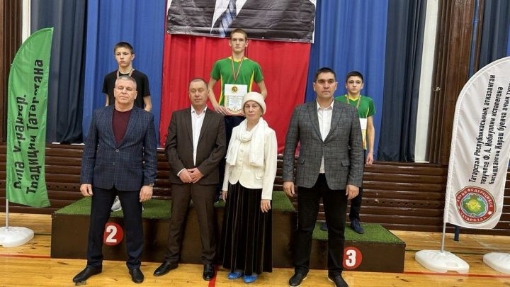 Фәргать Нәбиуллин истәлегенә ачык  көрәш турниры