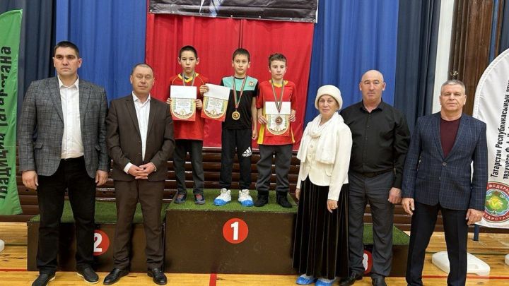 Фәргать Нәбиуллин истәлегенә ачык  көрәш турниры