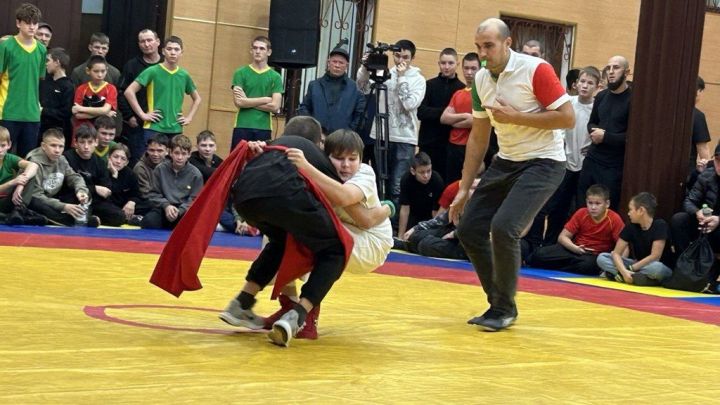 Фәргать Нәбиуллин истәлегенә ачык  көрәш турниры