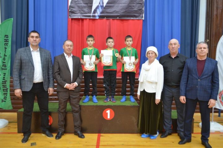 Фәргать Нәбиуллин истәлегенә ачык  көрәш турниры