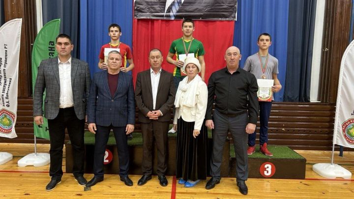 Фәргать Нәбиуллин истәлегенә ачык  көрәш турниры