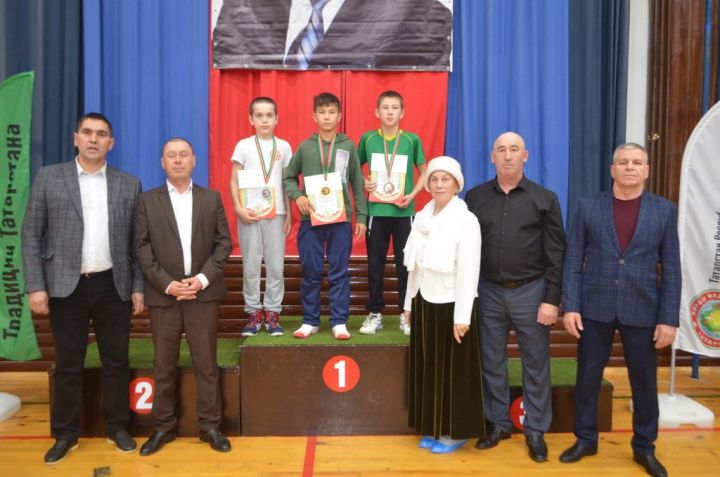 Фәргать Нәбиуллин истәлегенә ачык  көрәш турниры