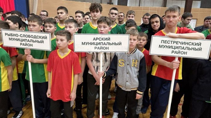 Фәргать Нәбиуллин истәлегенә ачык  көрәш турниры