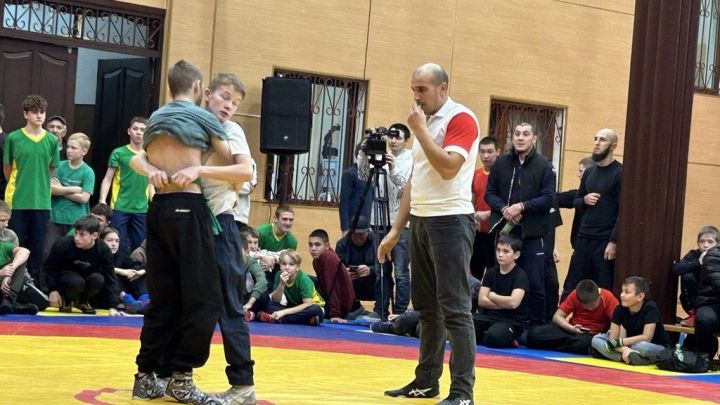 Фәргать Нәбиуллин истәлегенә ачык  көрәш турниры