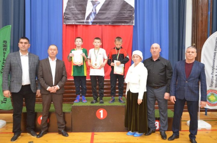 Фәргать Нәбиуллин истәлегенә ачык  көрәш турниры