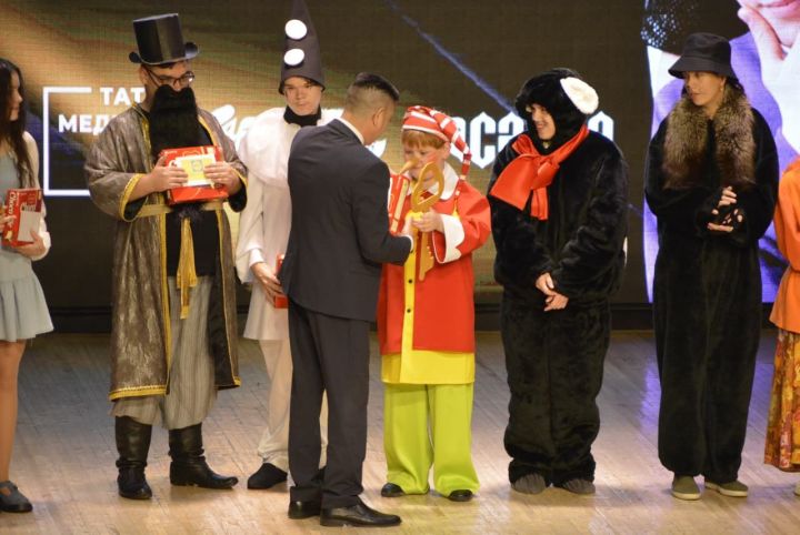 Сабада сәламәтлек мөмкинлекләре чикләнгән балалар өчен спектакль күрсәтелде