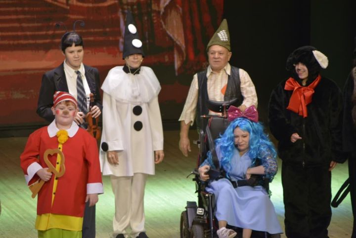 Сабада сәламәтлек мөмкинлекләре чикләнгән балалар өчен спектакль күрсәтелде