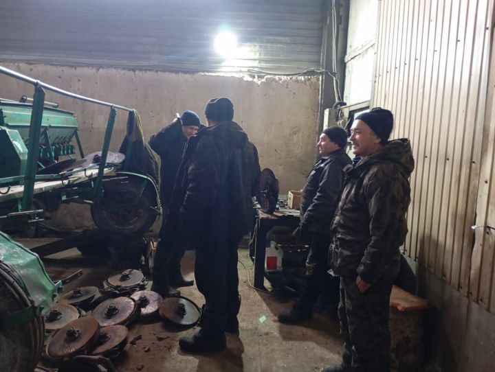 “Саба” җәмгыятенең Мичән филиалында чәчкечләрне язгы сабанга әзерли башладылар