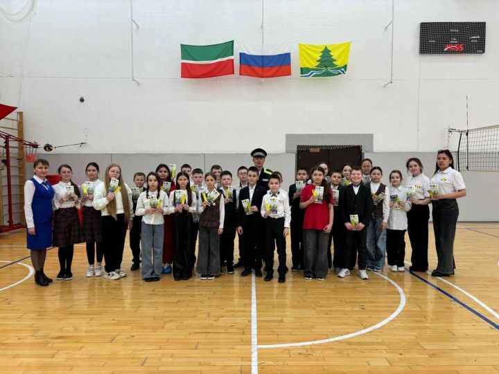 “Яшьлек» яшьләр үзәге Саба районының юл хәрәкәте иминлеге дәүләт инспекциясе инспекторлары белән  укучыларга очрашу оештырды