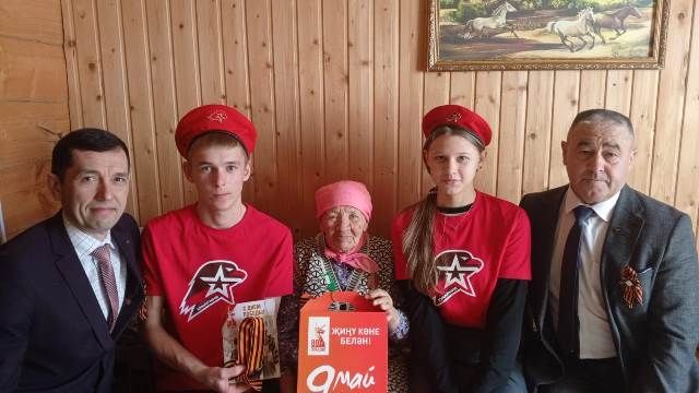Олы Шыңар авыл җирлегендә  тыл ветераннарын якынлашып килүче Җиңү көне белән котладылар