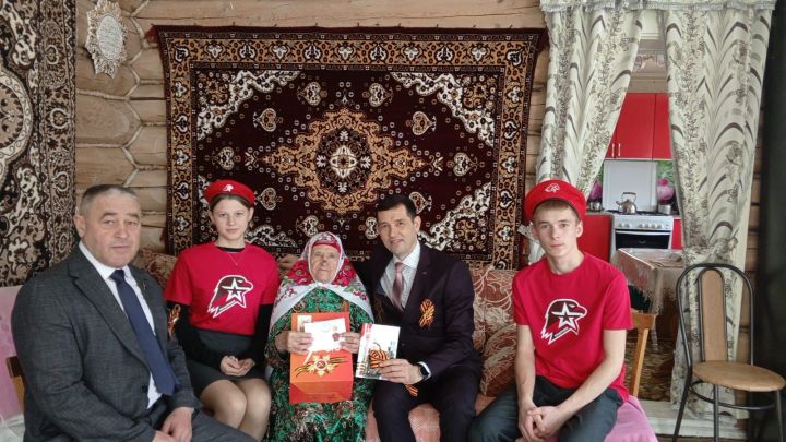 Олы Шыңар авыл җирлегендә  тыл ветераннарын якынлашып килүче Җиңү көне белән котладылар