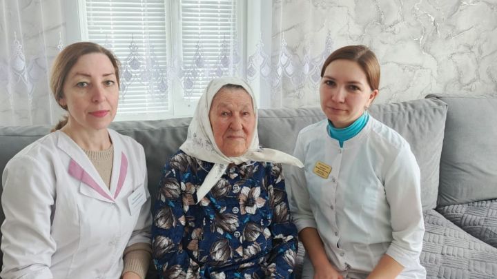 ФАП фельдшерлары  ветеран-тыл хезмәтчәннәренә өйләренә барып медицина тикшерүе уздыралар