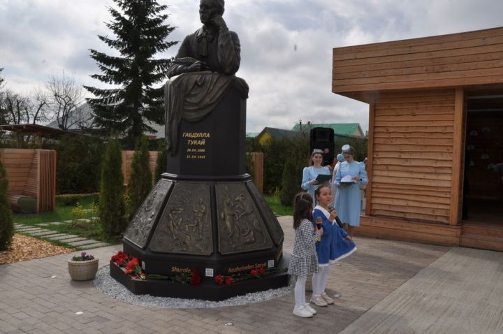 Безне Тукай тәрбияли