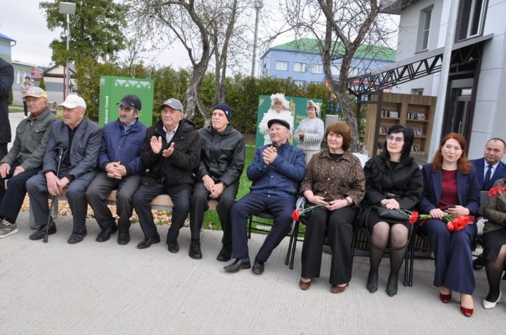 Безне Тукай тәрбияли