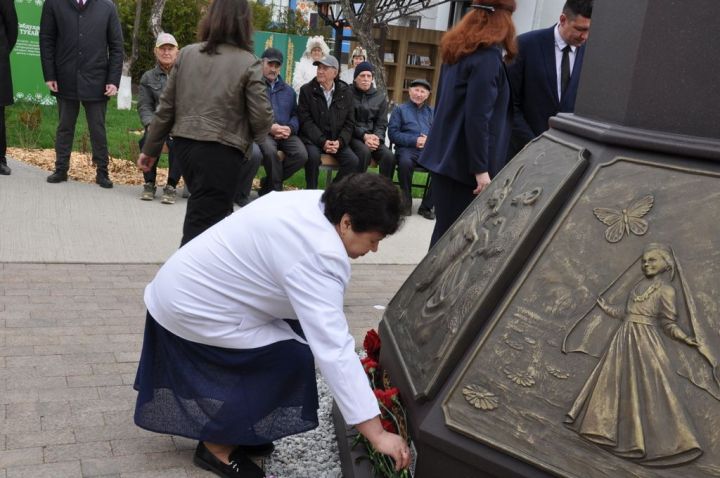 Безне Тукай тәрбияли