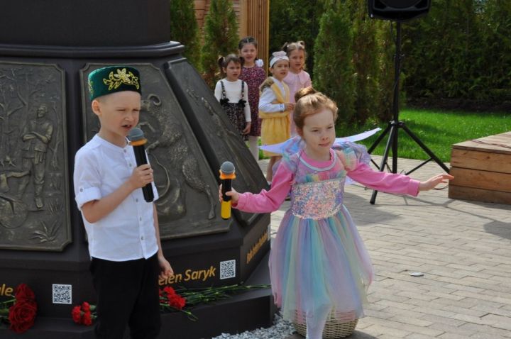 Безне Тукай тәрбияли