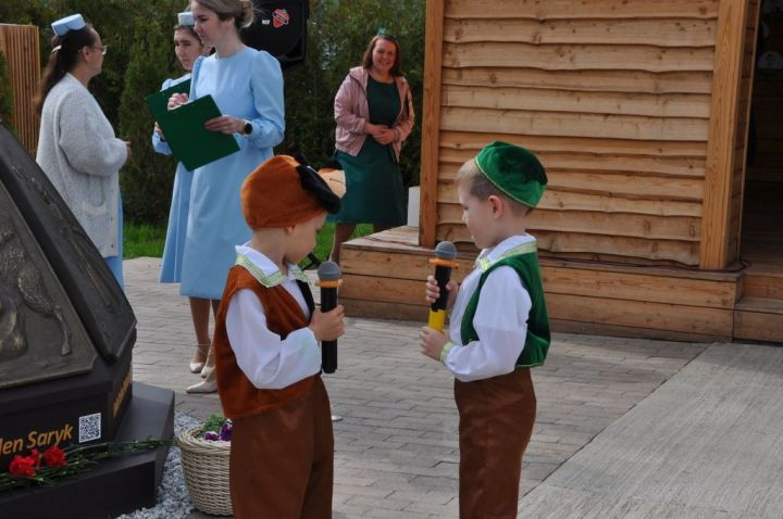 Безне Тукай тәрбияли