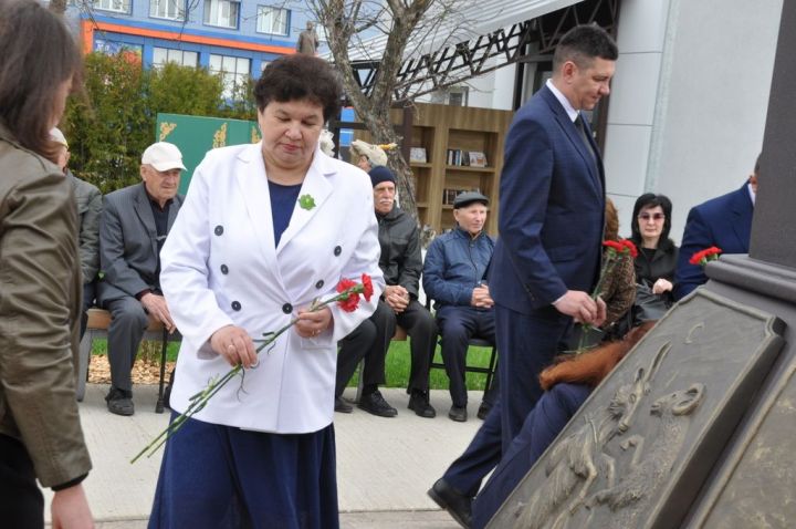 Безне Тукай тәрбияли