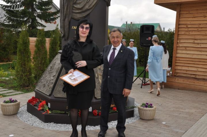 Безне Тукай тәрбияли