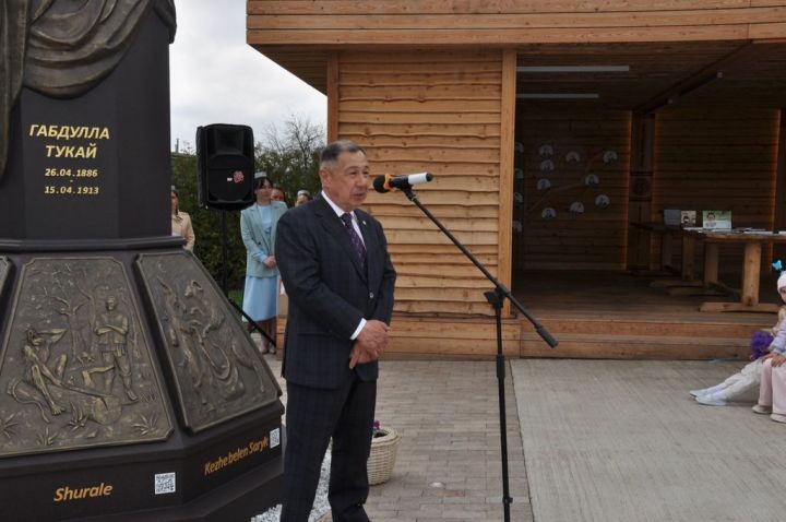 Безне Тукай тәрбияли