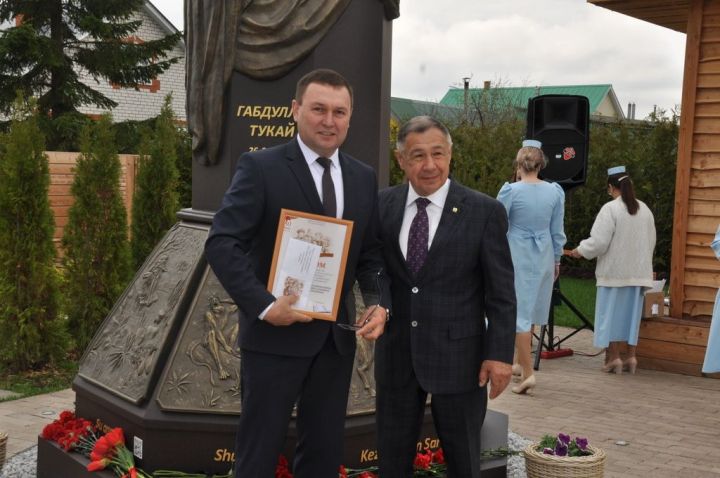 Безне Тукай тәрбияли