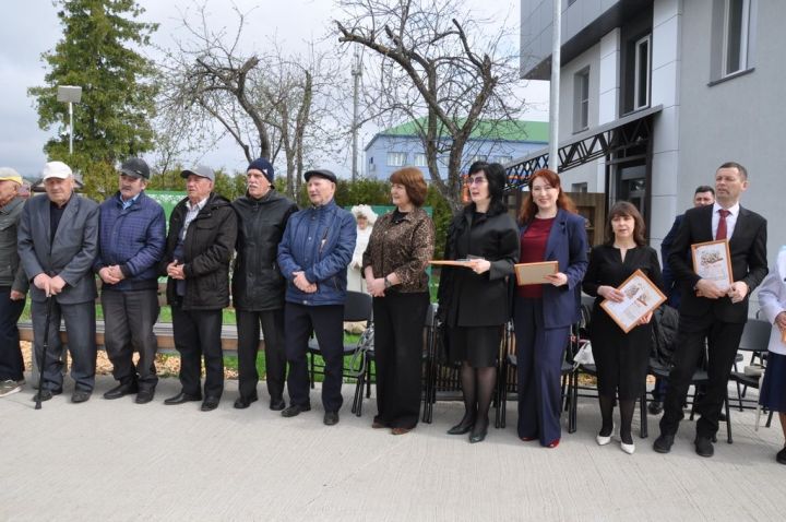 Безне Тукай тәрбияли