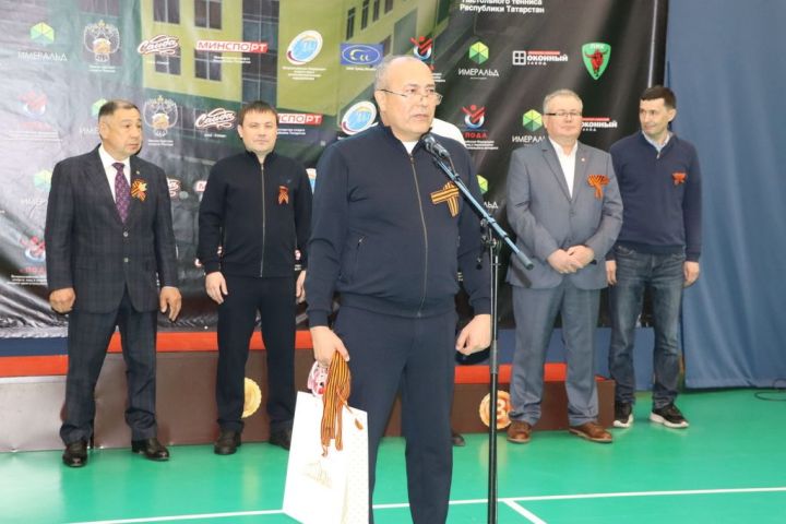 Судьяларны теннис  реферилары “хөкем итте”