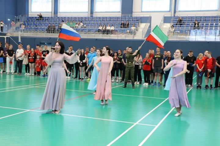 Судьяларны теннис  реферилары “хөкем итте”