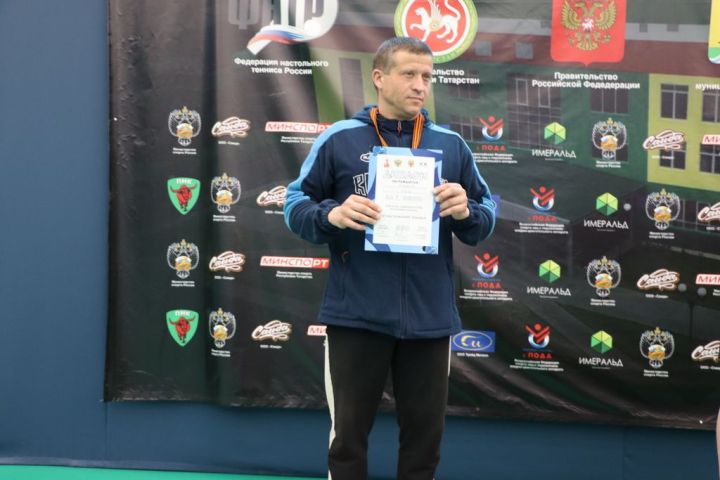 Судьяларны теннис  реферилары “хөкем итте”