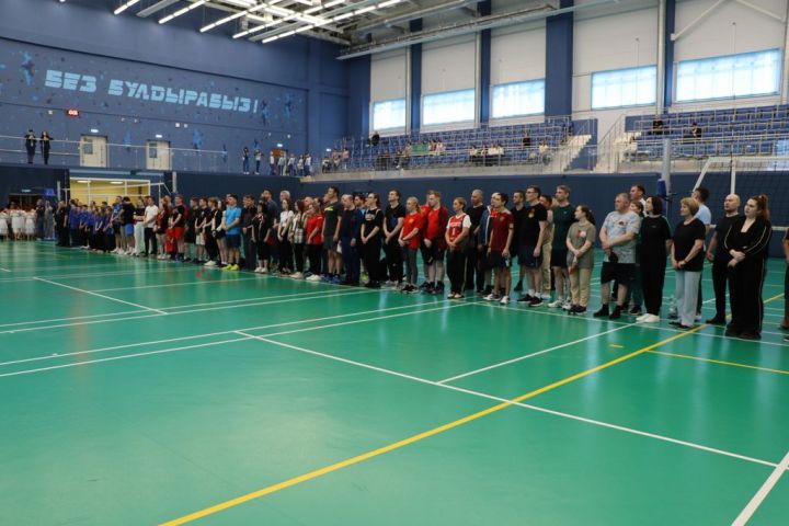 Судьяларны теннис  реферилары “хөкем итте”