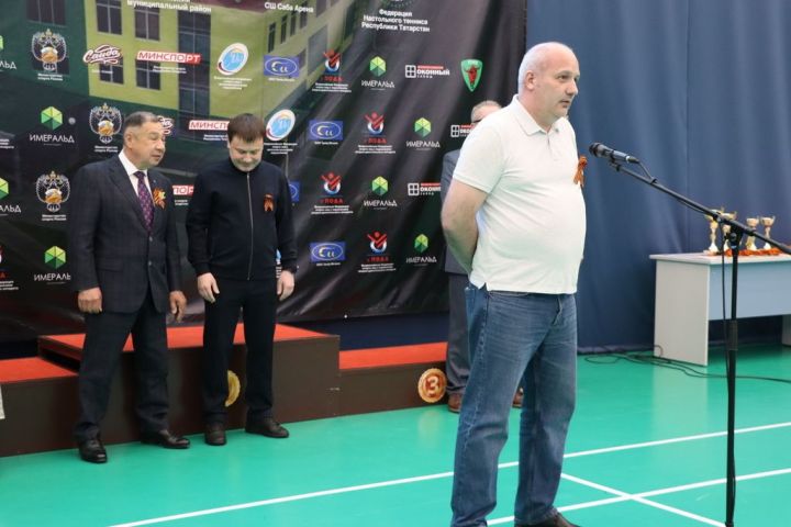 Судьяларны теннис  реферилары “хөкем итте”