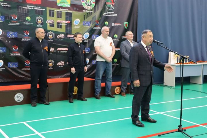 Судьяларны теннис  реферилары “хөкем итте”