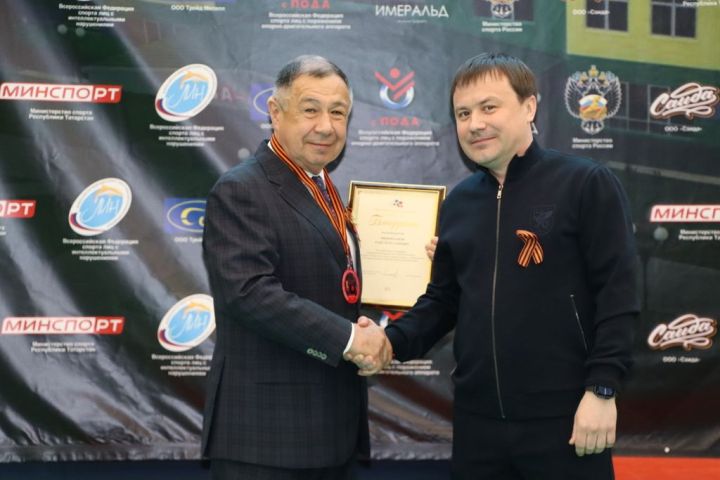 Судьяларны теннис  реферилары “хөкем итте”