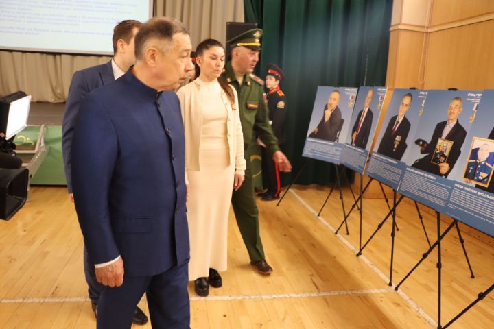 Сабага “Герой әтисе” күчмә фотокүргәзмәсе килде