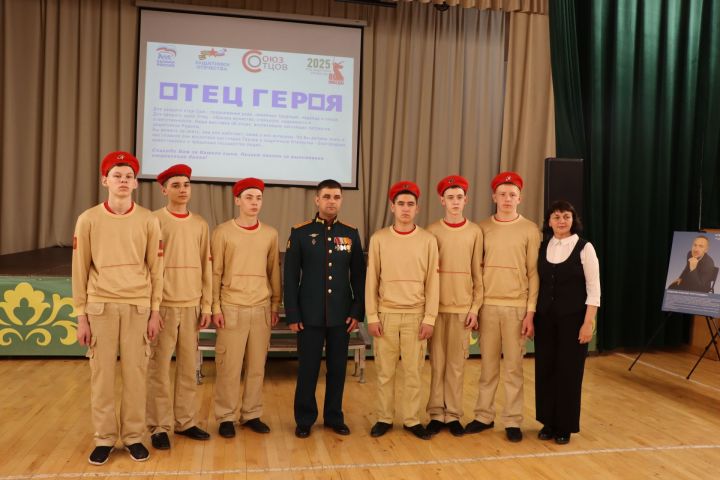 Сабага “Герой әтисе” күчмә фотокүргәзмәсе килде