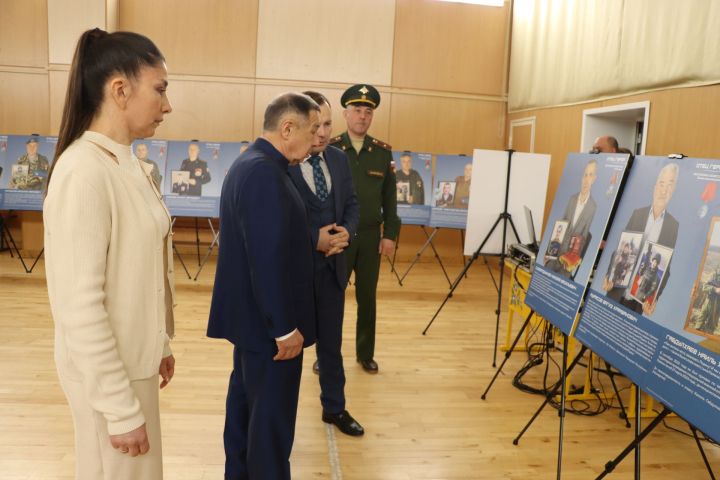 Сабага “Герой әтисе” күчмә фотокүргәзмәсе килде