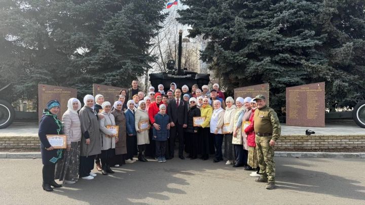 Саба волонтерлары Кызыл Байраклы Жуков орденлы Казан югары танк команда училищесында кунакта булды