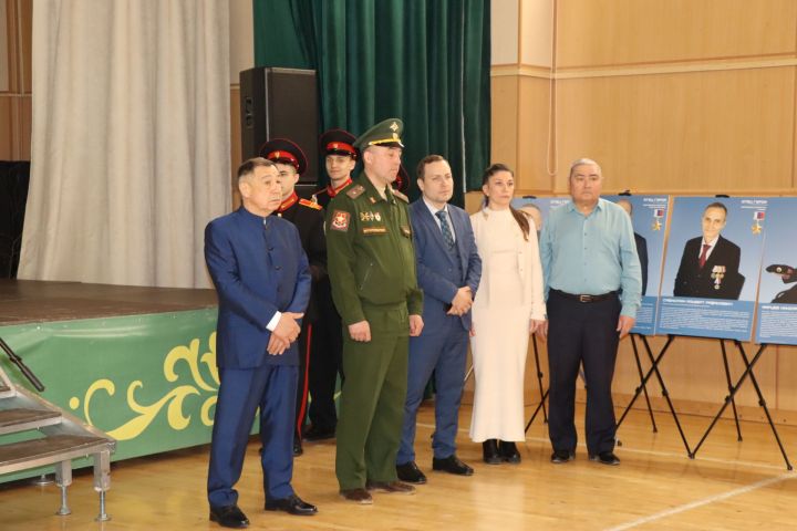 Сабага “Герой әтисе” күчмә фотокүргәзмәсе килде