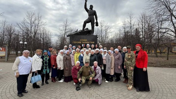 Саба волонтерлары Кызыл Байраклы Жуков орденлы Казан югары танк команда училищесында кунакта булды